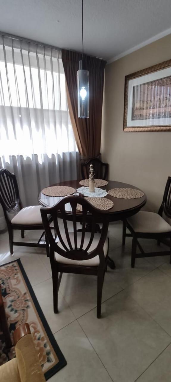 Apartamento Confortable En La Carolina Quito